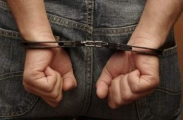 Ofițerii de investigație au reținut membrul unei grupări criminale, condamnat la 10 ani de închisoare, care se ascundea de justiție